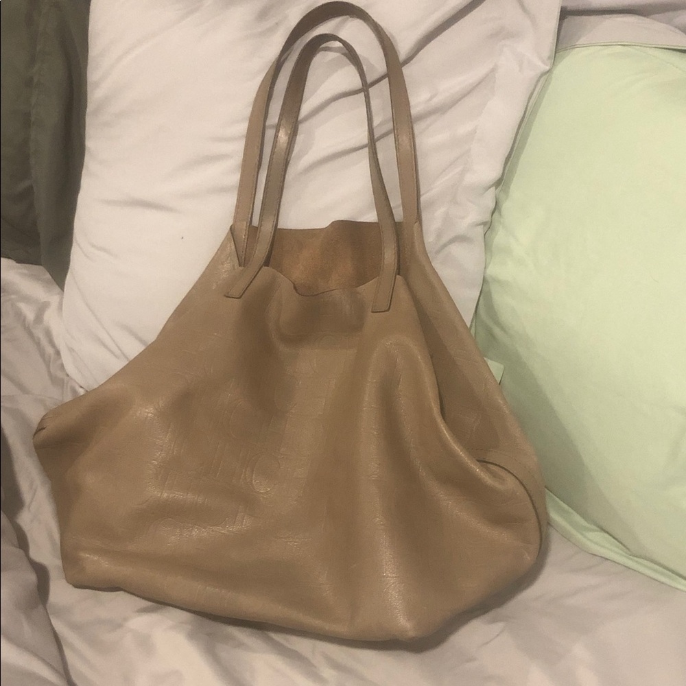 Classic Tan Leather Tote Bag - Versatile Everyday Carry